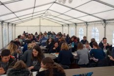 Weitere Sitzplätze an der Mensa Langemarckplatz